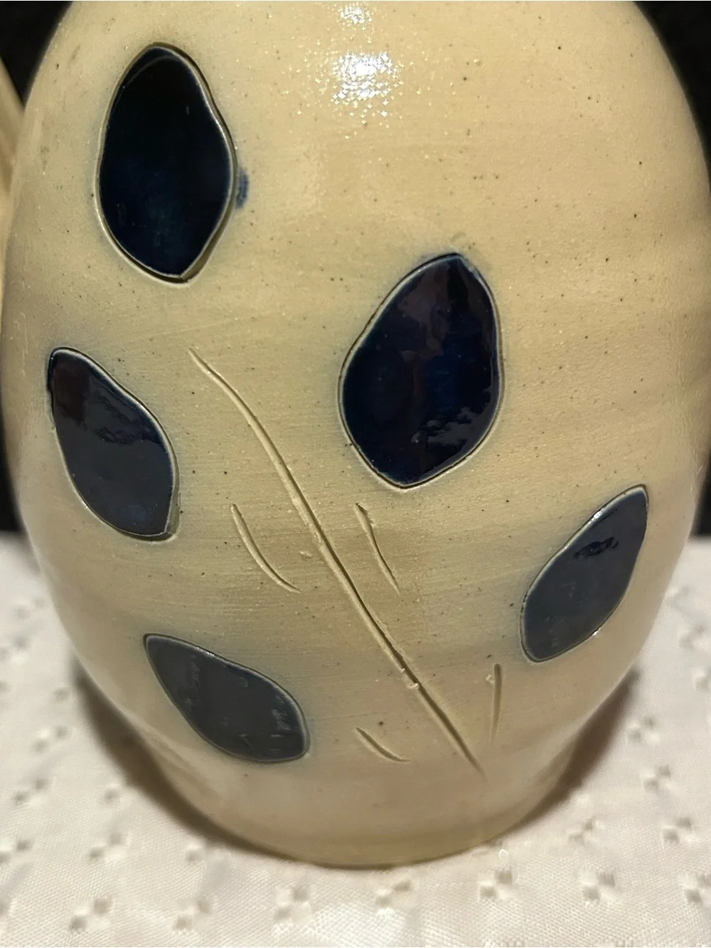 Vtg Williamsburg Pottery Delft-Like White & Blue Leaves Pitcher 7.25” H